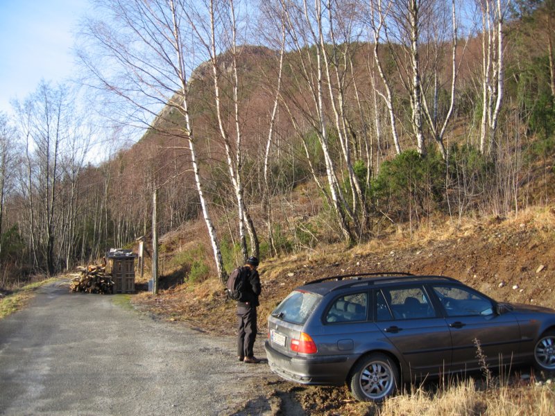 parkeringvedfotenavfjellet.jpg