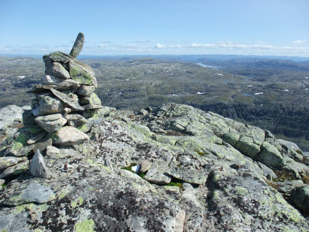 vardenmedfitjanutenibakgrunnen.jpg