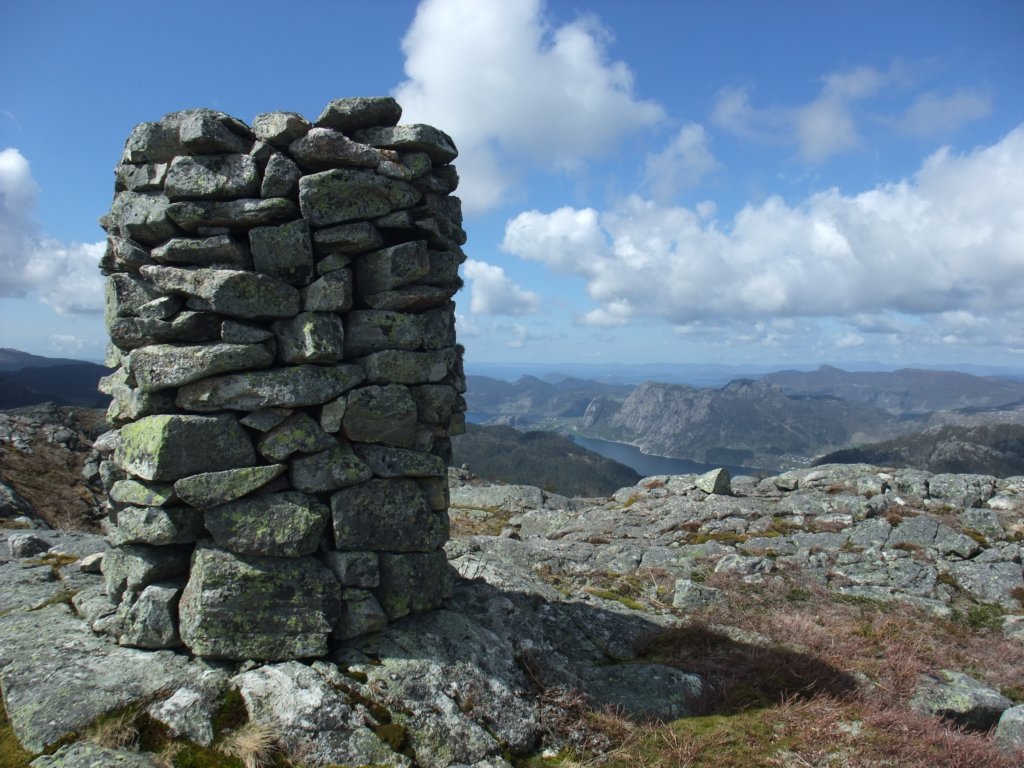 vardensteinsvigfjelletibakgrunnen.jpg